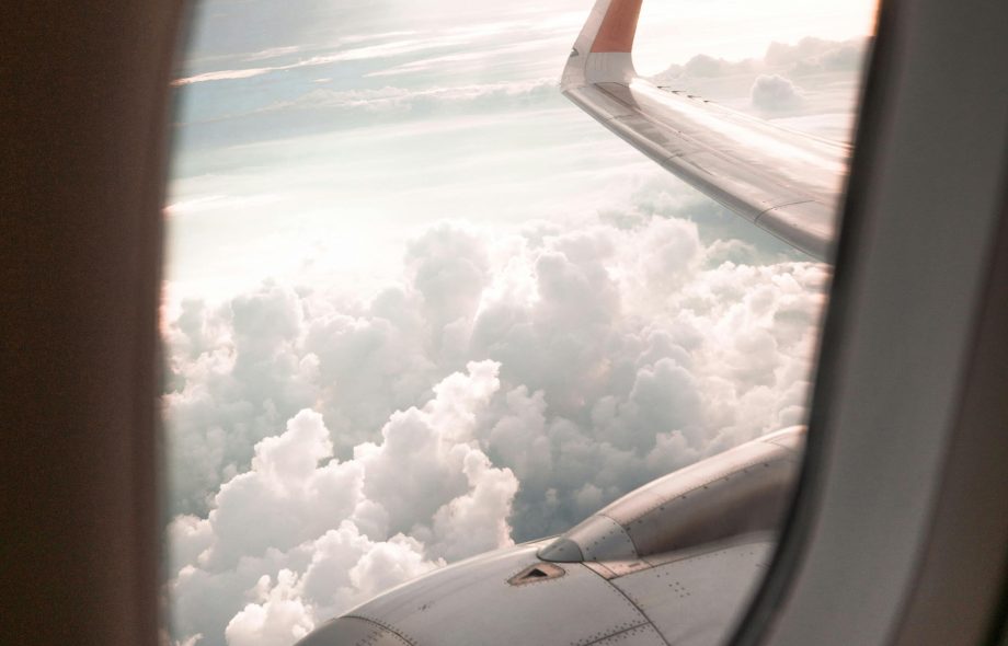 ¿Cómo llamar a American Airlines en español? Servicio al Cliente